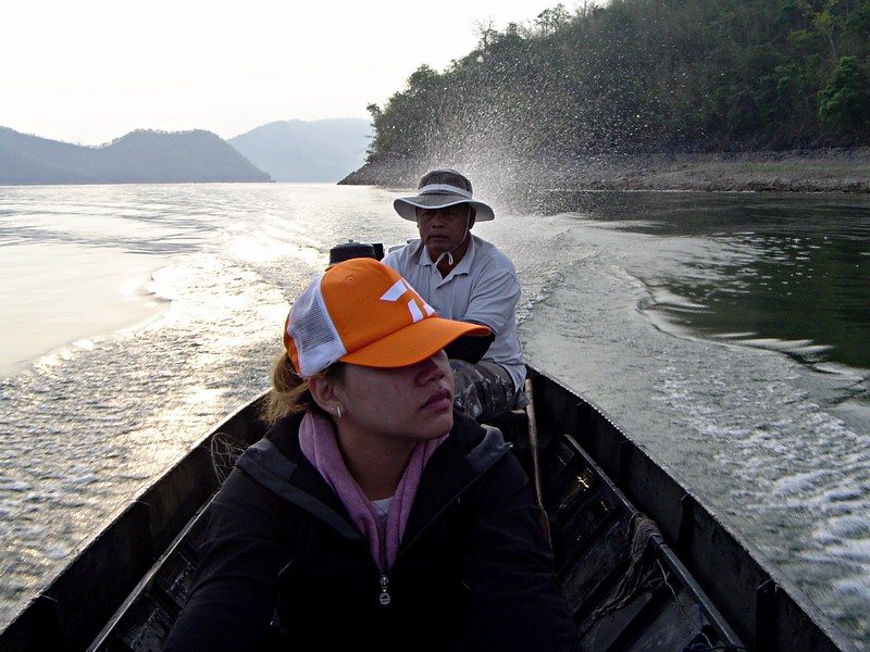 เรือลุงขาวมารับตอน6.30ผมไปกับน้องสาวส่วนอีกลำเป็นนาเบะกับโยชิดะไปลำลูกลุงขาว...ยังห่วงๆอยุ่เลยว่าจะค