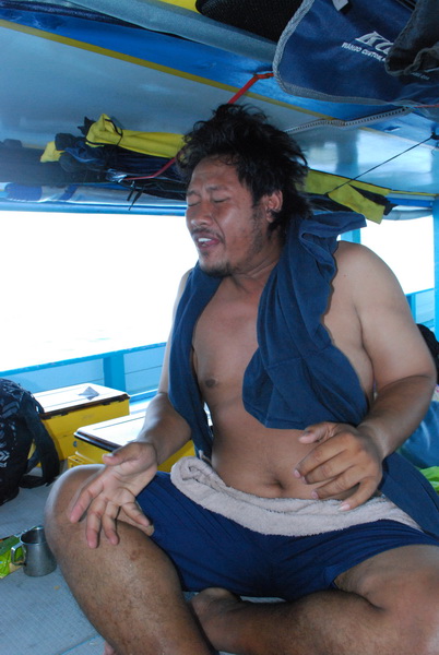 พอตืนมาก็เอาเลยครับปลาดิบ1ชิ้น อาการเหมือนตัวไรดูเอาเองครับ
 :laughing: :laughing: :laughing: