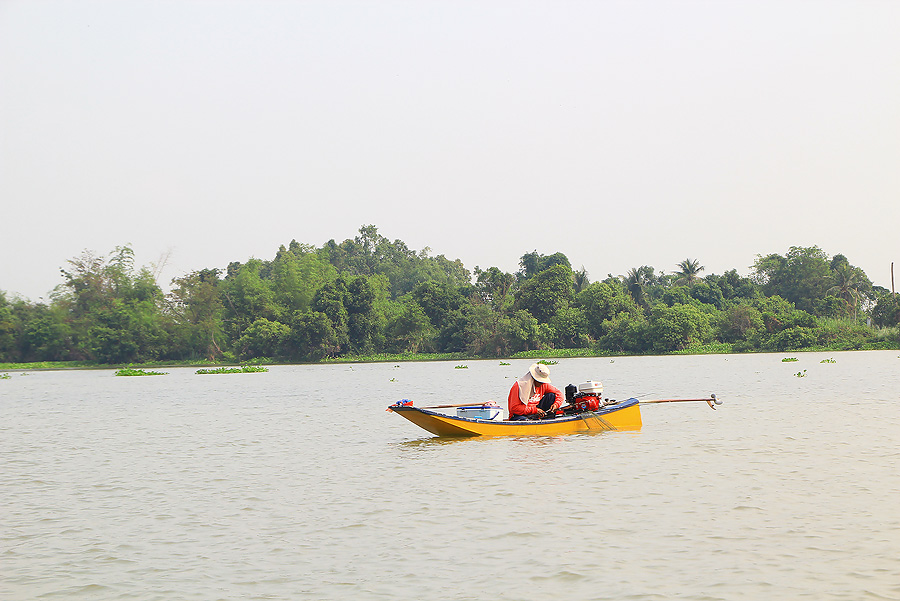  [b]โน่นเรือตกกุ้ง....ช่วงนี้ดี...ลุงแดง ว่างั้น[/b] :grin: :grin: :umh: :umh: