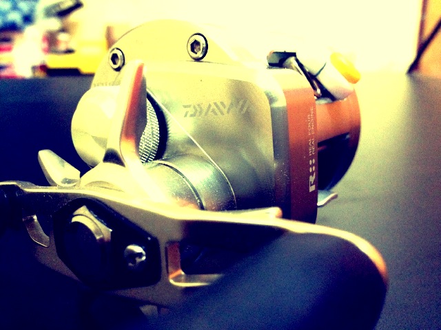 Daiwa Ryoga 1016H

- Gear Ratio : 6.3:1
- Max Drag : 5.0kg
- Weight : 255g

คิดว่าซื้อตัวนี้แล