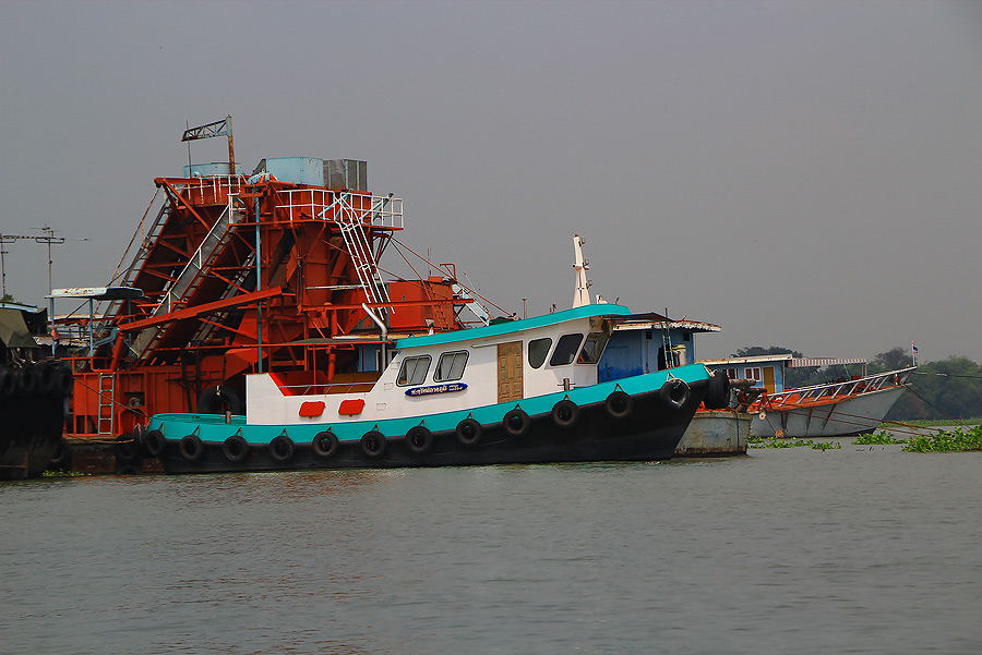  [b]+++หมายเรือดูดทราย  ที่ว่ากัดดีแน่ๆ  แต่น้าเอมา " กริบ"[/b] :think: :think: :think: :think: :l