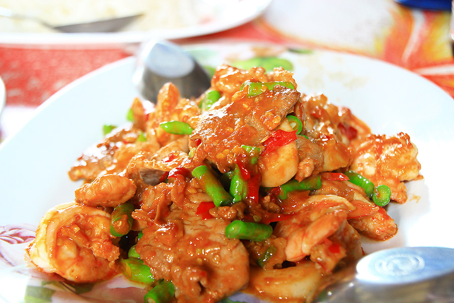  [b]++กระเพาหมู+กุ้ง[/b] :grin: