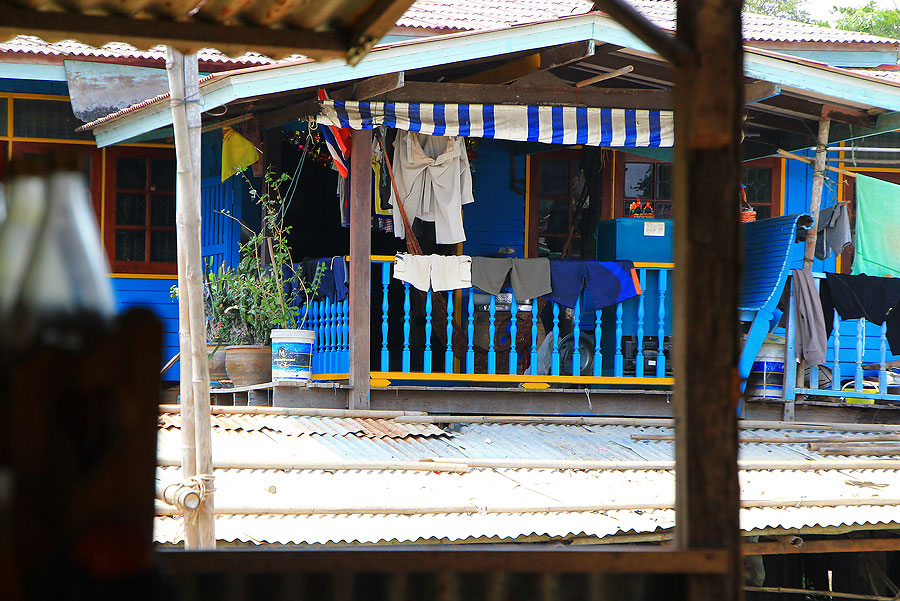  [b]บ้านเรือนของ ชาวบ้านที่ปลูกอยู ริมแม่น้ำ[/b] :love: :love: