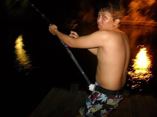 กำลังกินกันอย่างออกรส :umh:
รอกกดดังครับ กดบอกทู๊กทีตอนกินเนี๊ย :laughing: