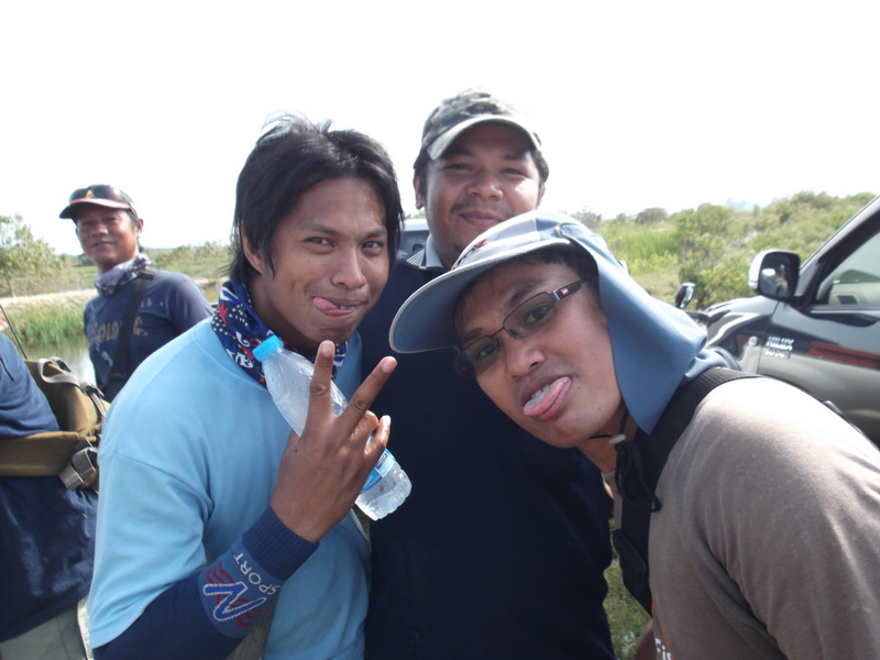  จะถ่ายรูปน้าแบนกับอีตาดุ่ยซะหน่อย...คุณหมอก้อโชว์..ลิ้นเทวะซะงั้น..พลิ้วจริงๆ.. :laughing: :laughin