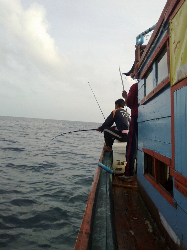 ทริปเร่งด่วน เดินทางจากเมืองปัตตานี ไปถึงท่าเรืออำเภอสายบุรี เวลา ตี 2 เมื่อตอนเช้าเพิ่งมีเหตุร้ายรา