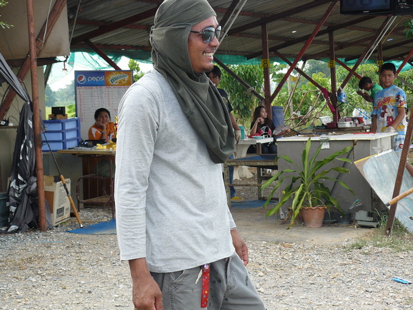 นายฮัท ชัดทุกที่มายืนยิ้มอยู่นี่เอง....หาให้เจอนะวันนี้เฮียอ้วนฝากบอกมา :grin: :grin:
