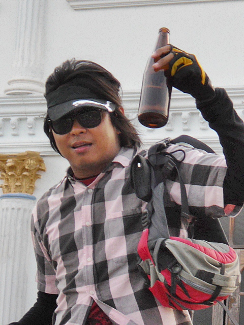 ....รวมทั้ง ผมด้วย (กำลัง..ตึง) ครับผม !!!   :laughing: :laughing: :laughing: