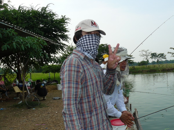 โลโก้ น้องเก่งโตโยต้า ต้องชูสองนิ้วแบบนี้ :grin: :grin: :grin:
