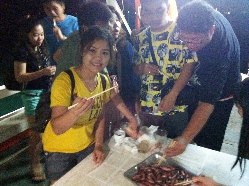 [q][i]อ้างถึง: moozashi posted: 21-03-2555, 13:25:32[/i]

.......ตามมาทันทานหมึกพอดี........ :grin