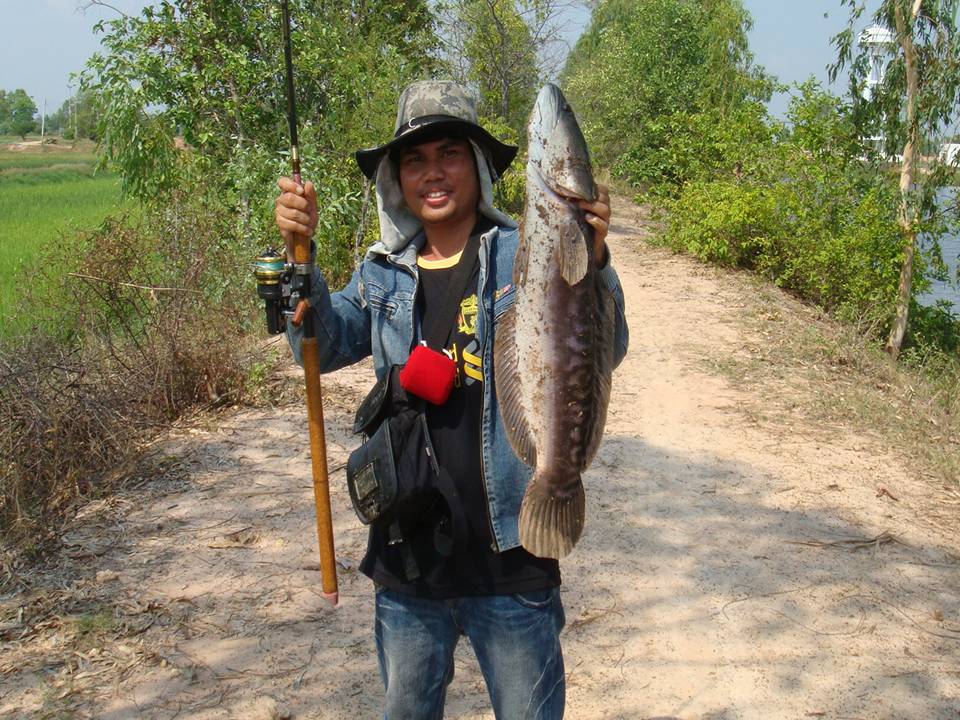 คนแรกครับ
อ.หนุม ปลายืมครับ
 :laughing: :laughing: :laughing: