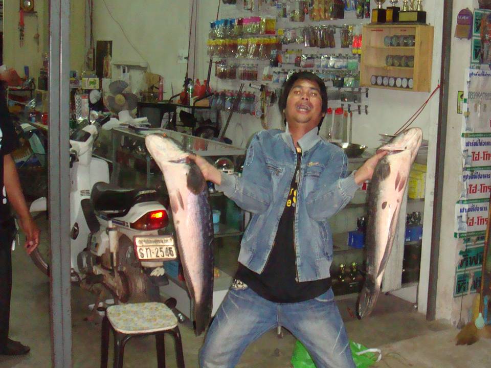 ภาพสุดท้ายขอจบที่ อ.หนุ่มครับ
ภาพนี้ไม่มีคำบรรยายครับ
คิดเอาเอง 

สุดท้ายต้องขอขอบคุณทุกน้า ทุกป