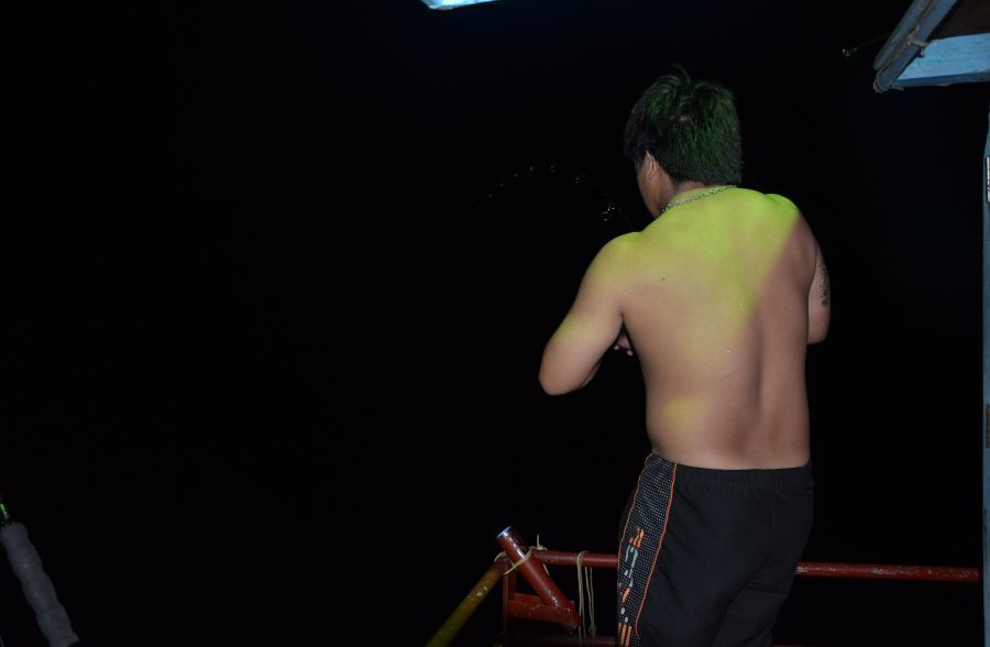 ถึงทีผมบ้างครับพอวางกล้องเสร็จก็ไปคว้าคันมาตีอยู่สักแป๊บนึง.........ก็โดนจนได้ครับ  :cool: :cool: :c
