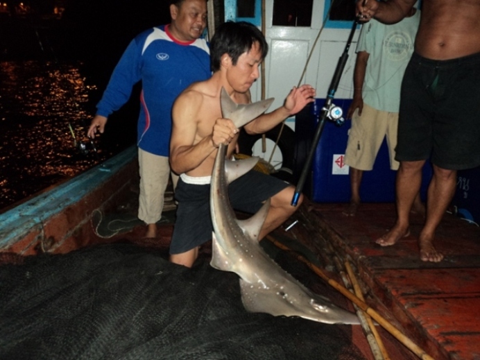 พักเดียวไวเหมือนโกหก  ไม่เกินสิบนาที โรนันใหญ่ขึ้นมานอนบนเรือแระ    :grin: :grin: :grin: