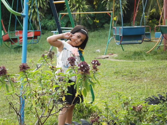     อ่าวๆๆๆ...แล้วน้องกานต์..มาทำรัยตรงนี้ล่ะเนี่ย.. :think: :think:

ลูกใครหนอพ่อช่างปั้น...ลูกใค