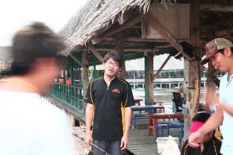ดูสีหน้าก็น่าจะรู้   ว่าวครับ :laughing: :laughing:     :grin: