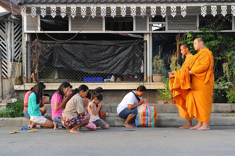 รับพรตอนเช้าครับ :cheer: :cheer: :cheer: