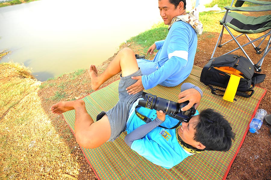 ตกมาพอสมควรก็มาพักกันบ้าง   แหม๋มีเล่นเสียวลูบขากันด้วย   