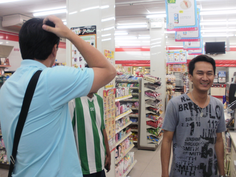 
ประธานยิ้มไรว่ะ ไม่เคยเข้าเซเว่นเหรอ อิอิ  :laughing: :laughing: :laughing: :laughing:
