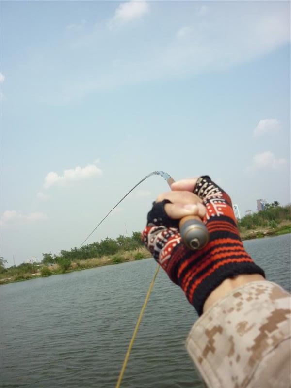 ผมเกร็งตั้งข้อมือมันกดสวน
