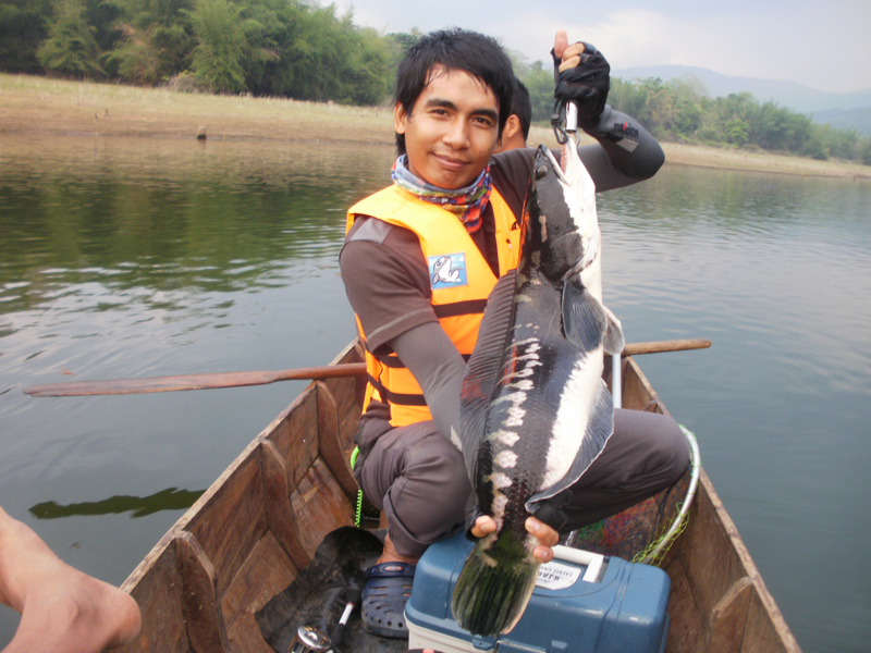 
หล่อจริงๆ บัดดี้ผม  :cool: :cool: :cool: :cool: