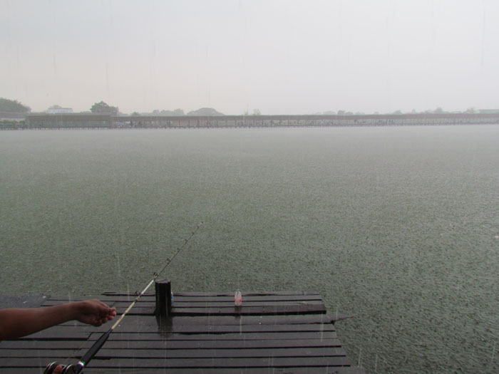พึงอัดไปสองตัว ฝนตกเลยต้องเก็บ