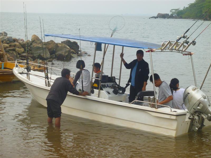 ขึ้นเรือกันแล้ว ลูกเรือที่เหลือนั่งรอไปก่อน :grin: :grin: :grin: