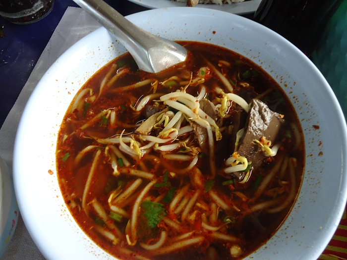 ....เกาเหลาเป็ด ซดน้ำ (กินเกือบหมด..เช่นกัน)  :laughing: :laughing: :laughing: