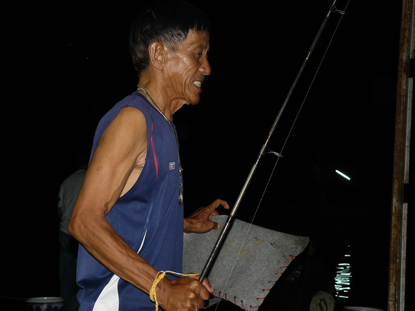 กู๋เกียเอามาลุ้นแบบว่าขอเอาก้อนหินใส่ซักก้อนน้า5555 :laughing: :laughing: