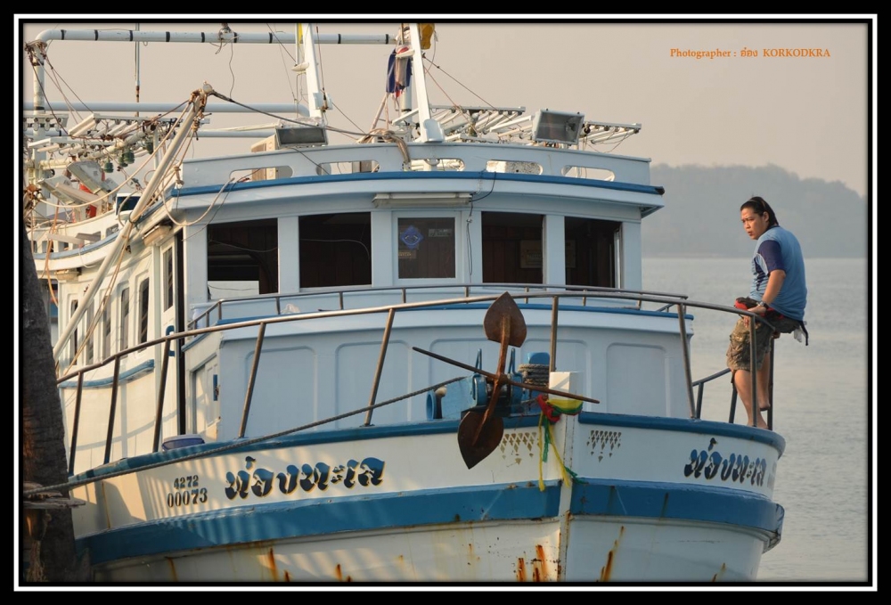 ตัดกลับไปที่เรือครับ....น้าป๊อปก็มารออยู่ที่หัวเรือแล้วครับ :grin: