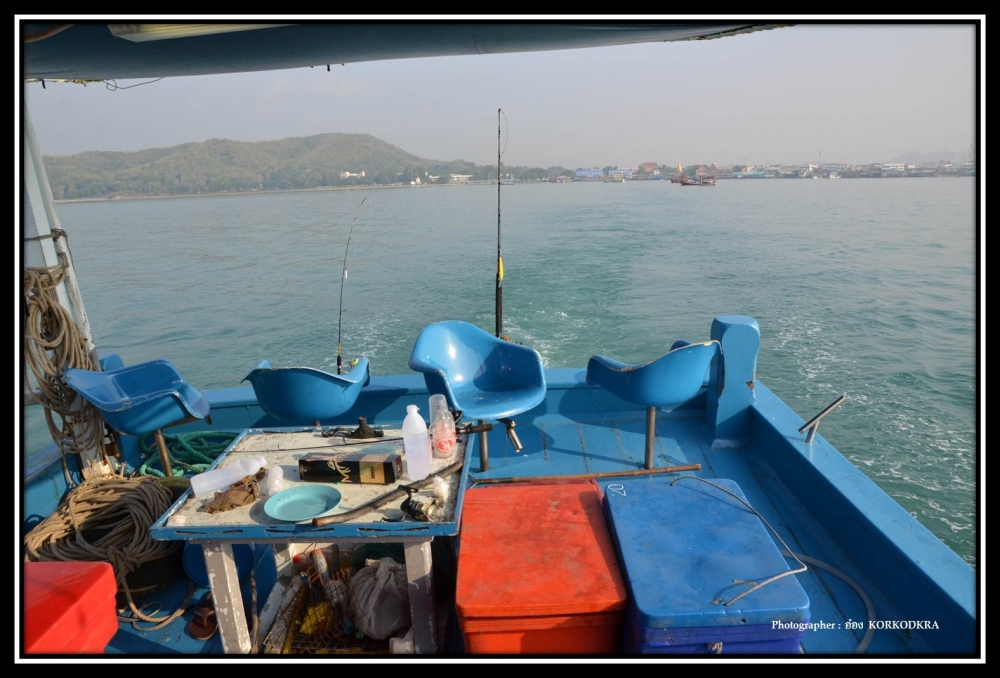 ขณะที่เรือเดินทางออกมาจากฝั่ง....หลายคนก็ตระเตรียมอุปกรณ์ พูดคุยแลกเปลี่ยนประสบการณ์
สร้างความคุ้นเ