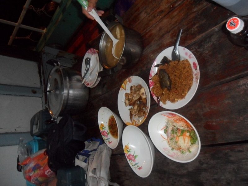 ระหว่างไดร์ก็จัดอาหารค่ำก่อน :umh: