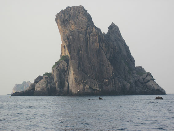 อากาศร้อนมาก ๆ ครับ วันนี้ ดูรูป เกาะรังนกไปพลาง ๆ นะครับ