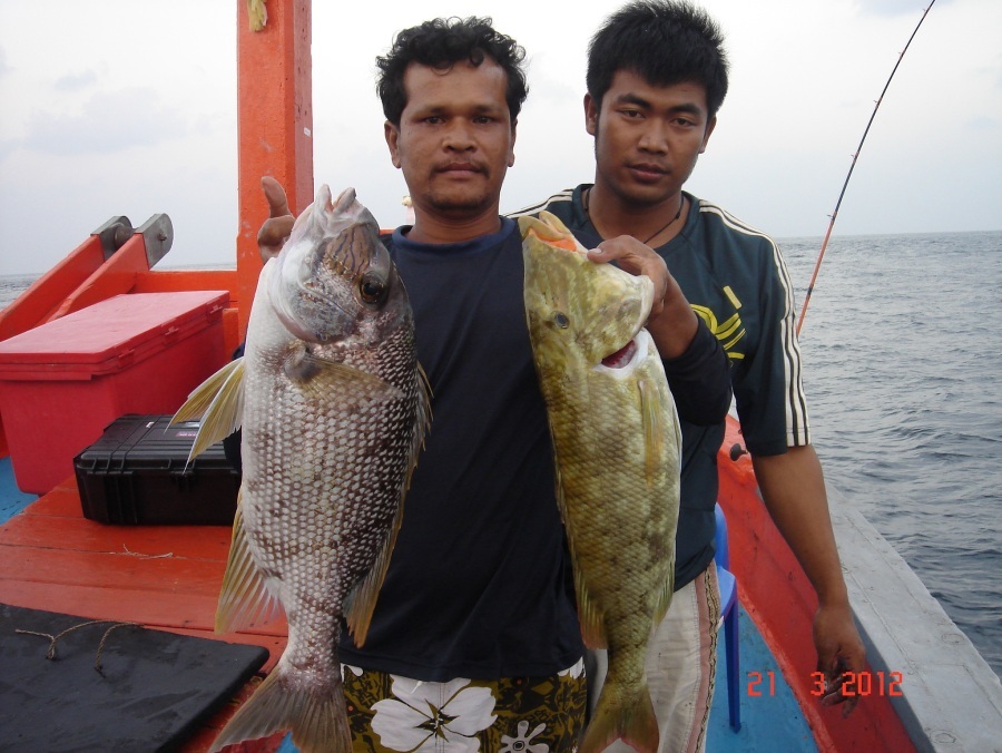 พี่หนุ่ม กับ อ๊อฟ ครับ อยู่ด้วยกันจนเช้า. :cheer: :cheer: :cheer: ป.ล.พี่หนุ่มทำอาหารถูกปากพวกเราอย่