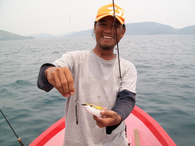 เรือลอยเข้าล่องน้ำลึก ลองจิ๊กดูครับ  :laughing: :laughing: