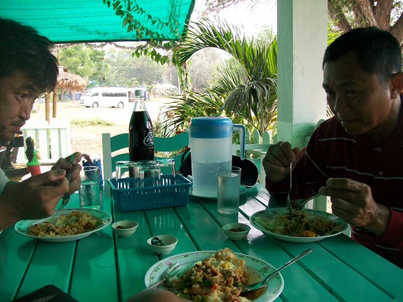 รีบกินรีบไป เก๋ารออยู่  :love: :grin: