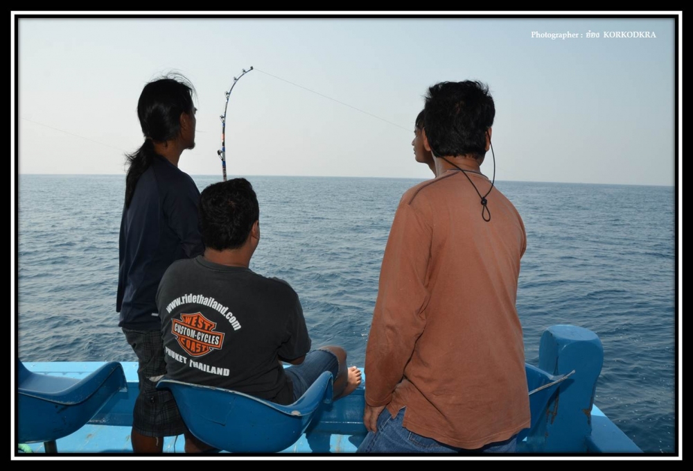 ท้ายเรือ......น้าโอ๋...โดนอะไรเข้าให้แล้ว....ไปดูกันหน่อยเร็ว... :ohno: