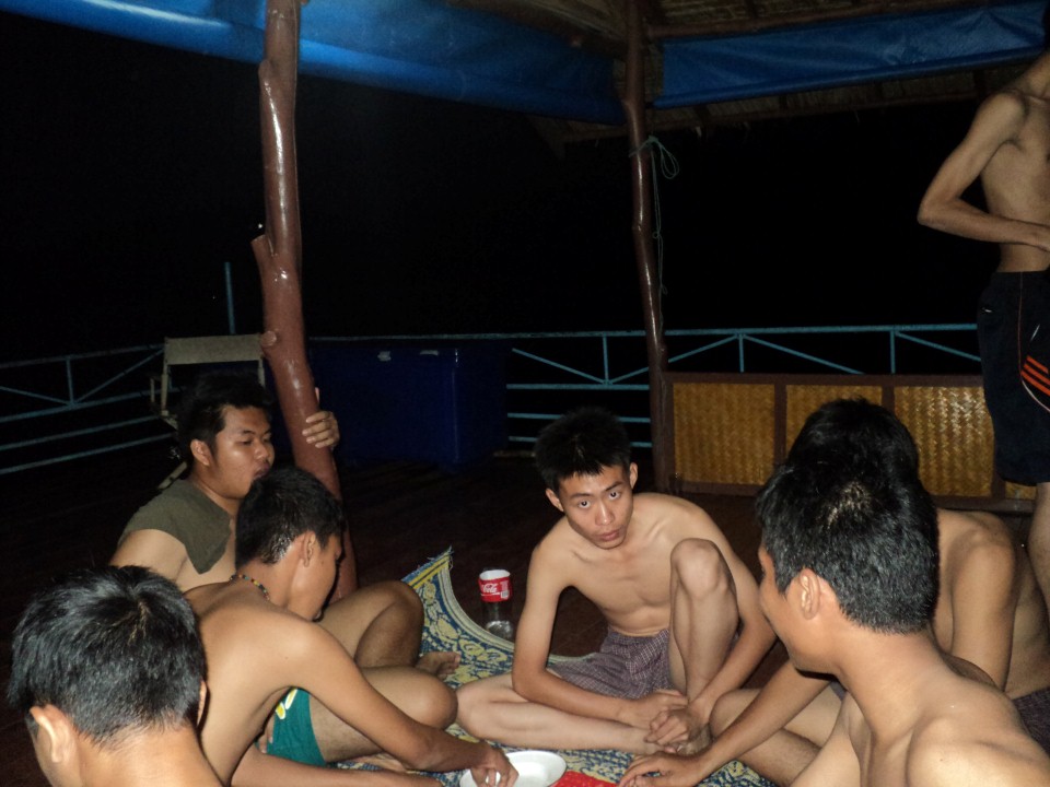 รุมกินโต๊ะ   :grin: