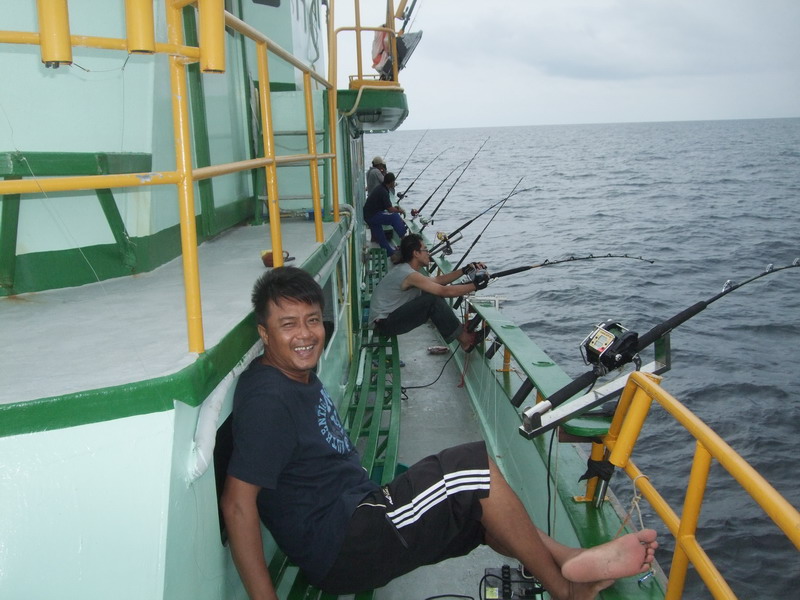 กาบเรือด้ายซ้าย ก็ยังฮาเฮกันต่อ  :laughing: :laughing: :laughing: