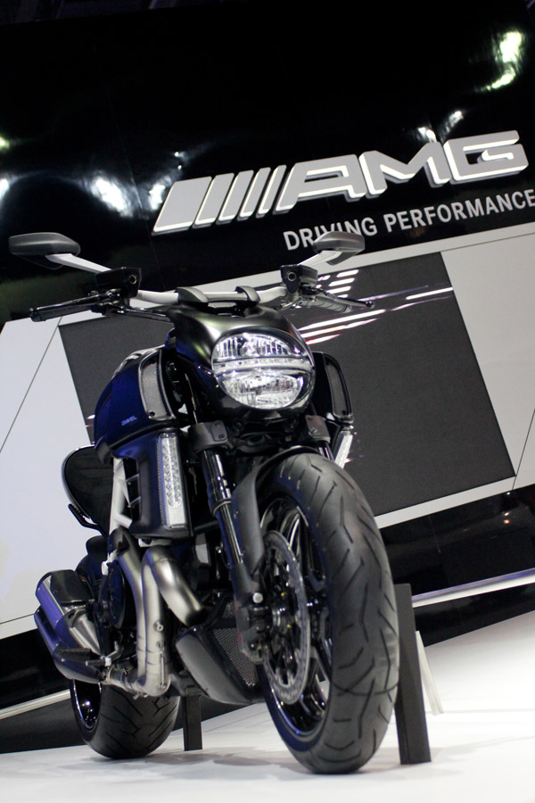 ที่ตั้งข้างๆกันครับ Ducati AMG Edition :love: