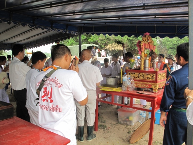 รูปพิธีล้างป่าช้าที่สัตหีบวันที่1/4/55 ครับ :blush: