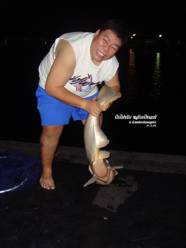 ตัวที่เท่าไรไม่รู้ รู้แต่ว่า เอามันลงน้ำ ยากจัง  :laughing: :grin: