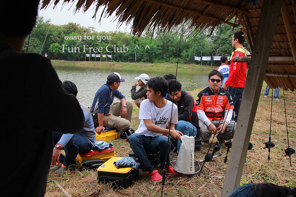 

เด็ก อิทนบุรี เด็ก ชัยนาท เค้าก็มาแบบจัดเต็ม ได้ข่าวออกงานบ้านกันตี 4 กว่าจะถึงก็เกือบ 8 โมง  :l