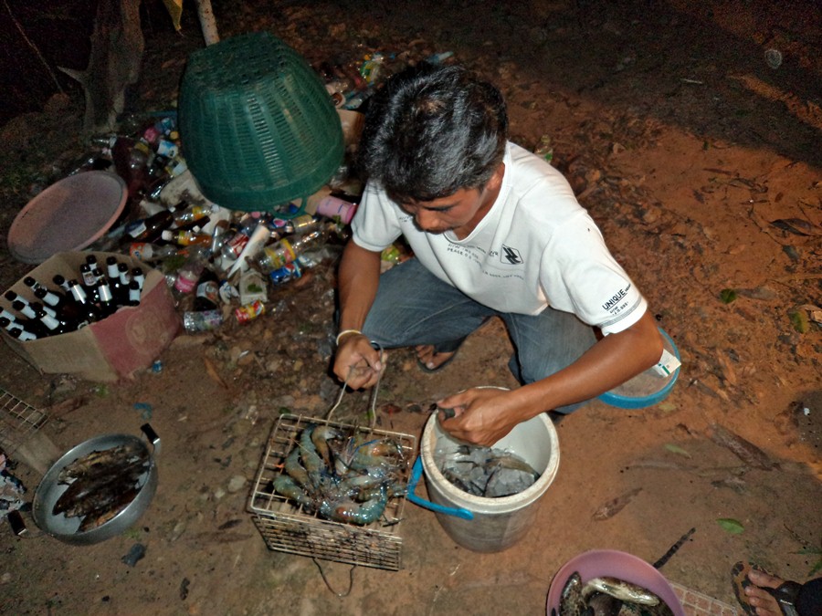 
น้ากิ่งไผ่...สนับสนุนกุ้งจากแม่น้ำจันทบุรี..... :umh: