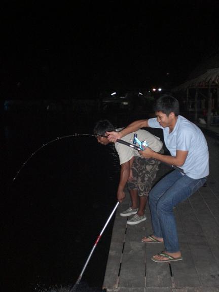 ป๋าคงจะหมดแรงก่อนปลา...อ่ะ....................................ปิดหมดไปเลย..........อย่าไปกลัวดิ...