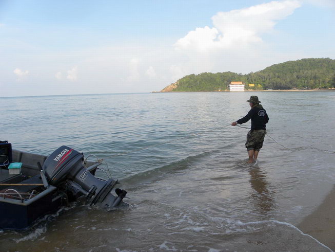 น้าปานทิพย์ ก็หาทำเลที่เหมาะๆจอดเรือ สบายเลย  :grin:

