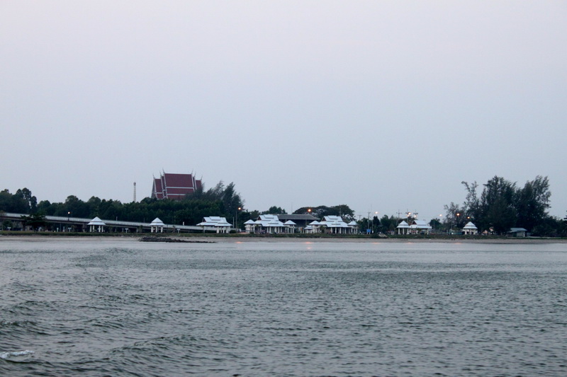 บรรยากาศ สะพานแขมหนู มองจากเรือครับ