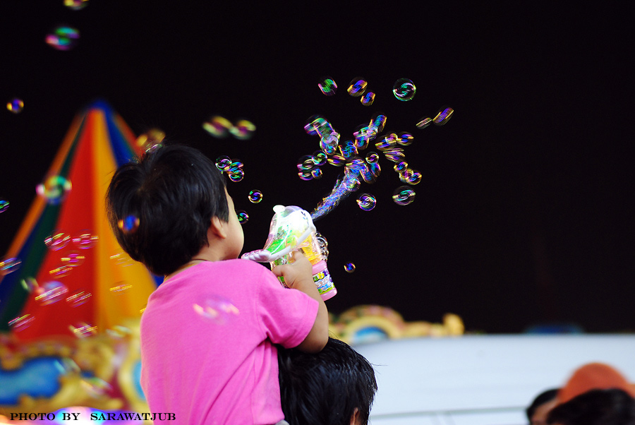 เริ่มมืดลงคนยิ่งมาเยอะครับ     ผมจะนำภาพรวมๆทั้งหมด  9 วันมาให้ชมนะครับ