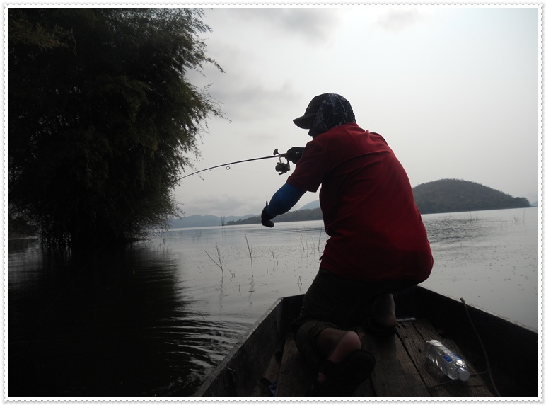  [b]น้าแก่ ตะโกนอยู่ด้านหลังเรือ[/b]

หลุด ๆ ขาด ๆ ติด ๆ 

 :rose: :rose: :rose: :rose: :rose: :