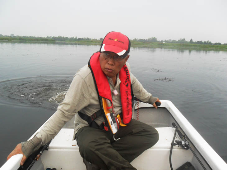 และแล้วความฝันก็เป็นจริง  ได้ลงเรือกับอาจารย์ปู่ แล้วอาจารย์ปู่ยังขับเรือให้ด้วยครับ